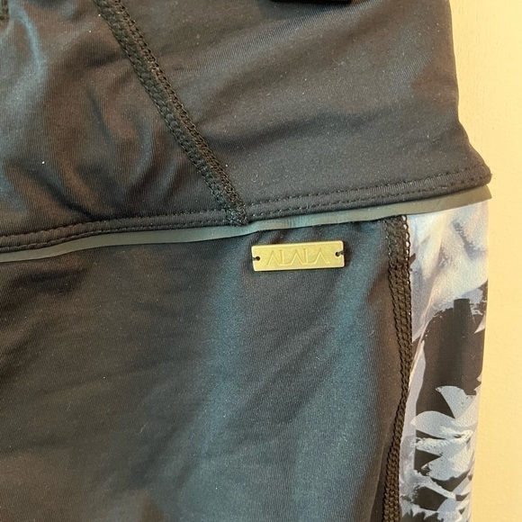 ALALA Palm Shadow Print Blocked Crop Active Workout Leggings - Picture 9 of 16